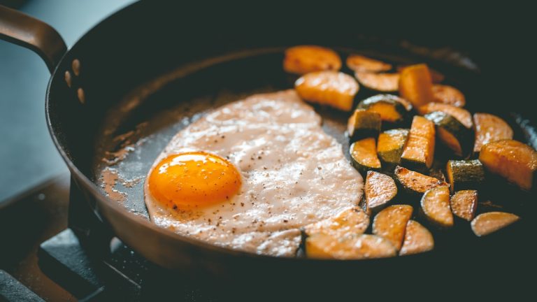 a frying pan with pfoa filled with eggs and vegetables